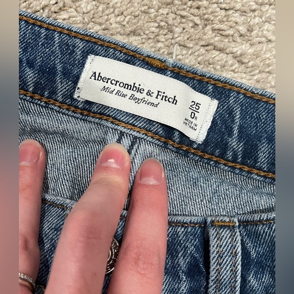 Abercrombie Mid Rise Boyfriend Jean - Picture 2 of 2